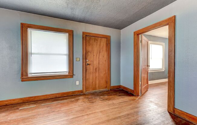 2 beds, 1 bath, $1,295