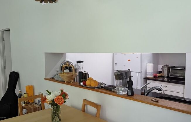 Mid Cambridge 1 bedroom with garage parking for 9/1