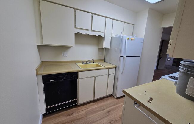 1 bed, 1 bath, 650 sqft, $1,100, Unit 102