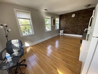 313 W 3rd St 2