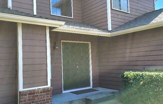 Great 2 story 4 bed/2.5 bath home with 2 car garage in Lynnwood available for $3500