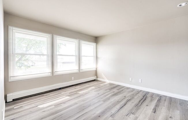 2 beds, 1 bath, 850 sqft, $1,099, Unit 279-107