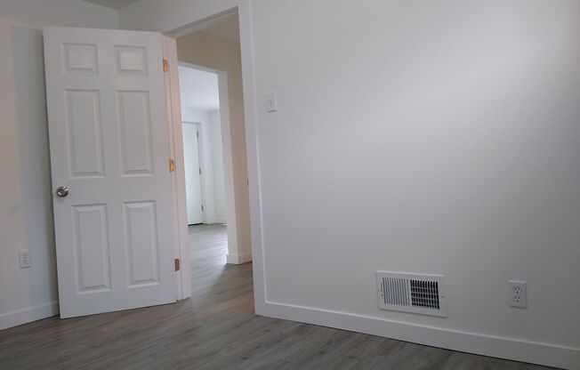 2 beds, 1 bath, $1,875, Unit 5210 Carr St