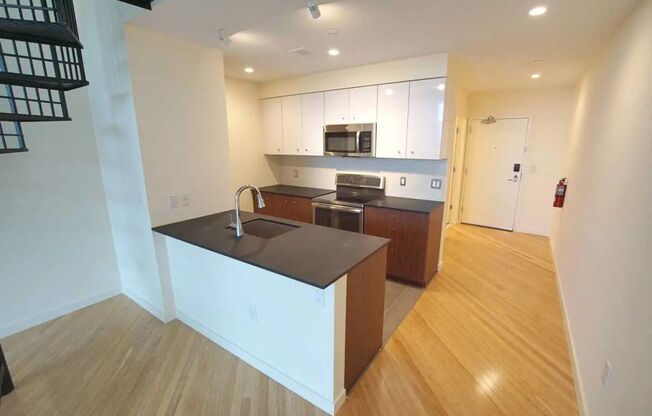 2 beds, 2 baths, 1,166 sqft, $2,350, Unit 401
