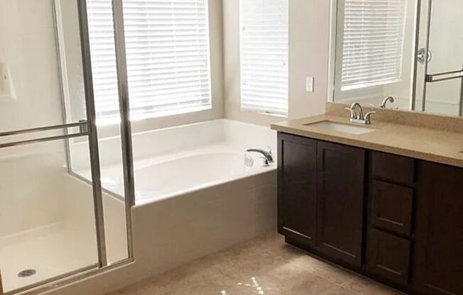 Welcome Home! Gated Estrella Community!