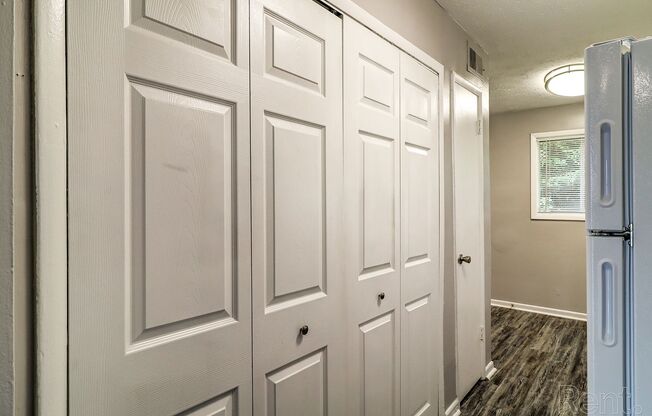 3 beds, 1.5 baths, $1,050, Unit F9
