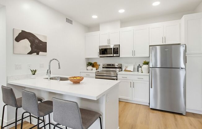 2 beds, 2 baths, 725 sqft, $2,995, Unit 3301