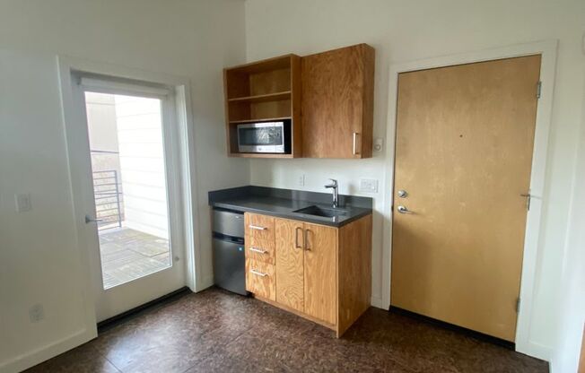 Studio, 1 bath, 239 sqft, $1,145, Unit 213