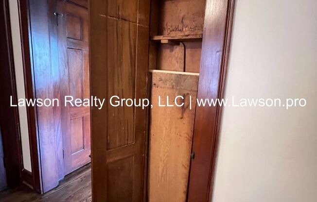 2 beds, 1 bath, 900 sqft, $1,275, Unit BensonFranklin - 04