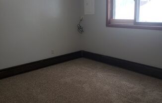 2 beds, 1 bath, $800, Unit 3