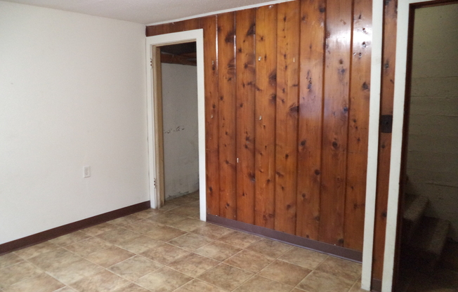 3 beds, 2 baths, $945