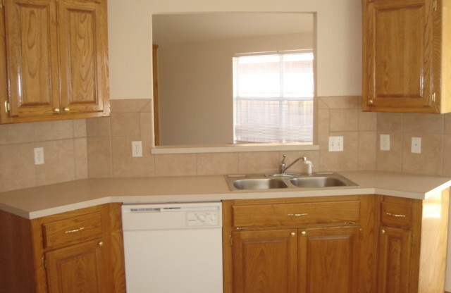 3 beds, 2 baths, $1,600