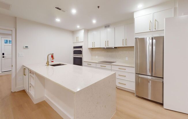 Newly Renovated, AMAZING Location, One Bedroom in West End! -Private Patio!