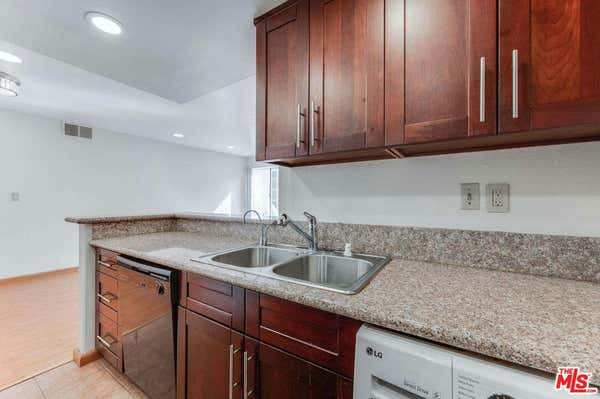 2 beds, 2 baths, $2,800, Unit 102