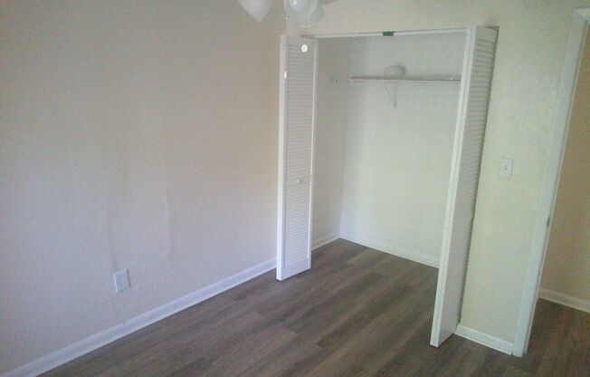 2 beds, 1.5 baths, 975 sqft, $1,150, Unit D