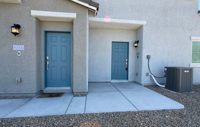 GATED 3 BED 2.5 BATH 2 CAR GARAGE TOWNHOME W/ LOFT + BED & SHOWER DOWNSTAIRS IN NLV
