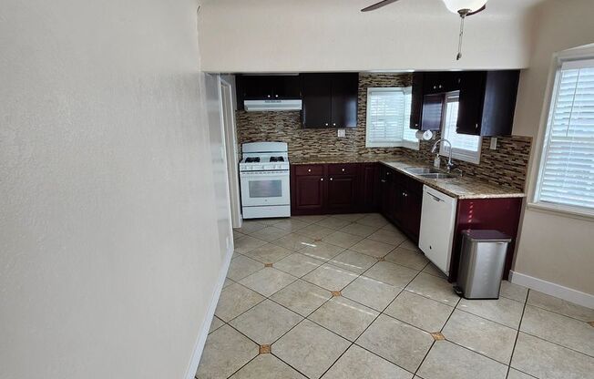 2 beds, 1 bath, $2,650