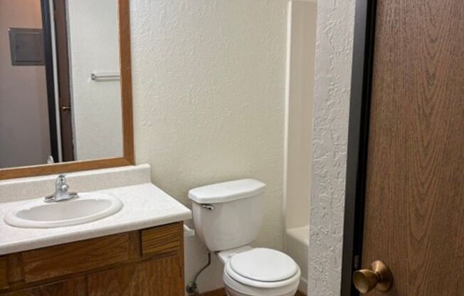 2 beds, 1 bath, 750 sqft, $850, Unit 78