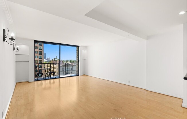2 beds, 2 baths, 1,037 sqft, $4,400, Unit 912