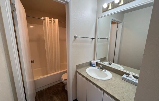 2 beds, 1 bath, 720 sqft, $1,995, Unit 526