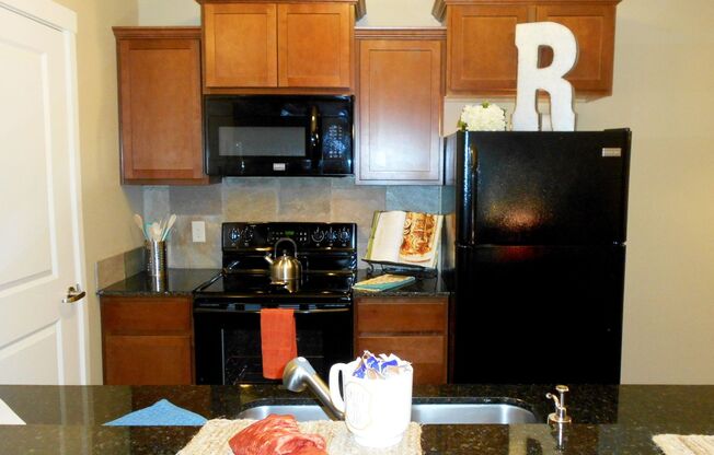 2 beds, 1 bath, 907 sqft, $1,565, Unit 9-206