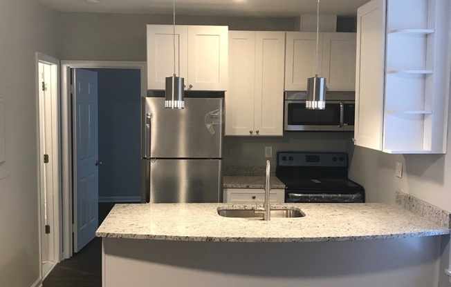 Lovely Renovated 1 Bed 1 Bath Unit in converted Rowhouse in DuPont Circle AVAILABLE NOW