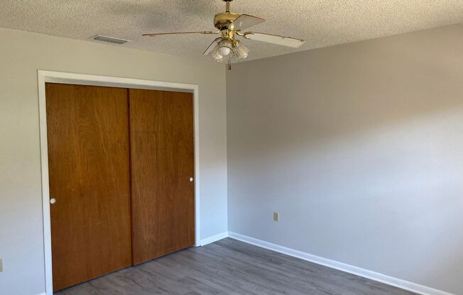 Spacious 2BR/1BA Duplex in Prime Lakeland Location – $1,300/month