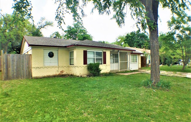 Charming 4 Bed Home In Garland!