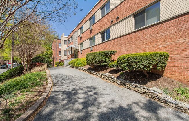 1 bed, 1 bath, 615 sqft, $1,645, Unit 112