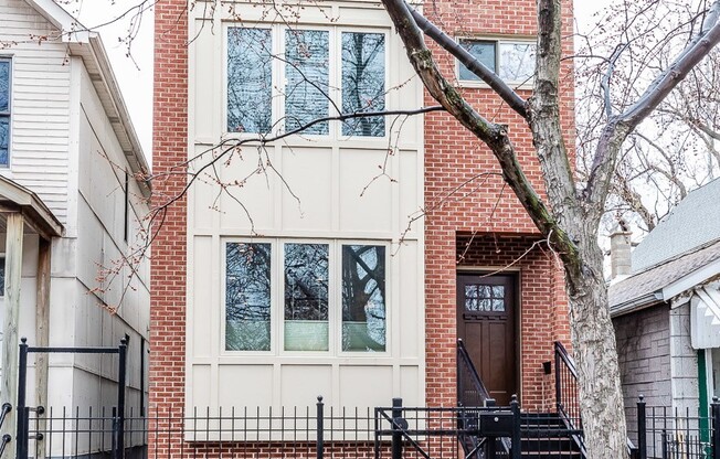 1700 S DESPLAINES ST