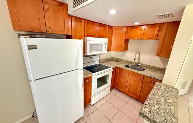 Charming 1/1 Centrally Located In The Heart Of Victoria Park