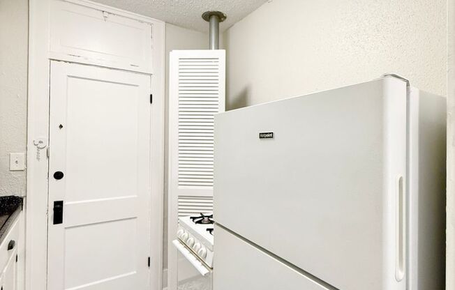 Studio, 1 bath, $895, Unit B2619