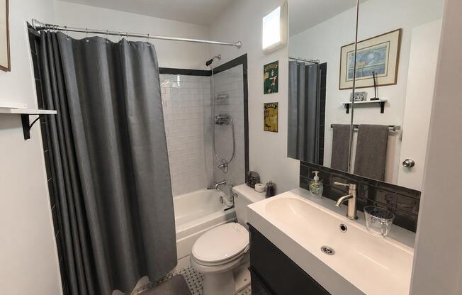 1 bed, 1 bath, 750 sqft, $3,150, Unit 14T
