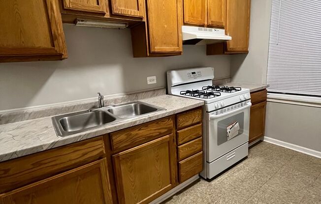 2 beds, 1 bath, 670 sqft, $1,075, Unit CA 143-2E