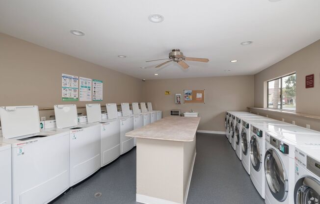 2 beds, 2 baths, 920 sqft, $2,320, Unit 194