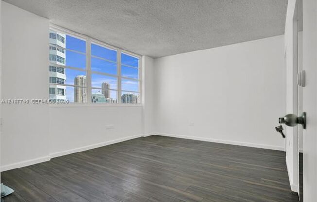 2 beds, 2 baths, $3,300, Unit # 1121