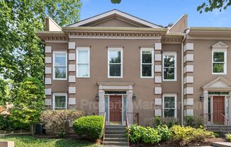 3011 WOODLAWN DR