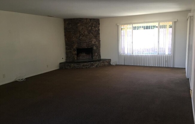 3 Bed. 2 Bath. House Located in Hemet - Available Now!