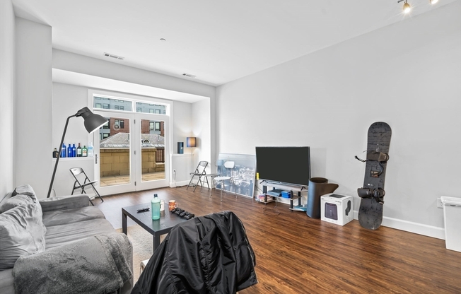 2 beds, 2 baths, 982 sqft, $4,250, Unit 103