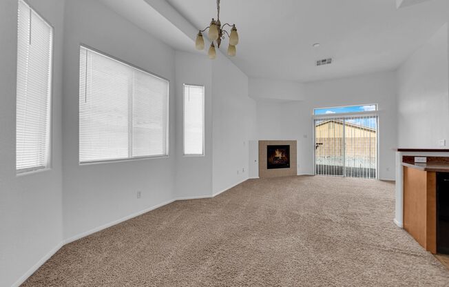 Beautiful 3/2 home! Corner lot in gated community!!