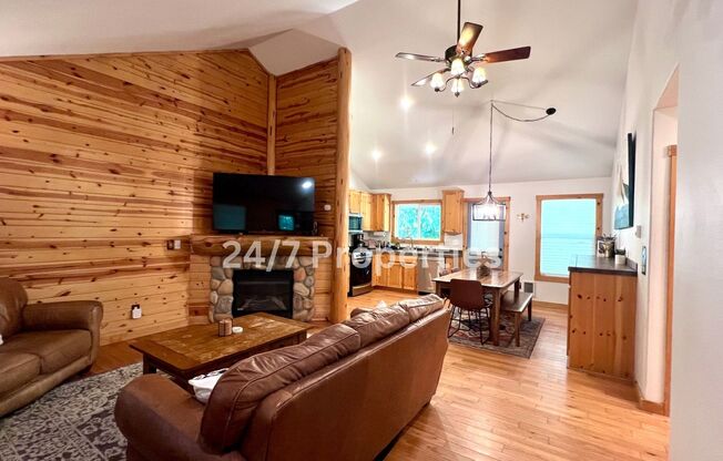 Mountain Cabin Home - 3BD 2BA in Rhododendron!