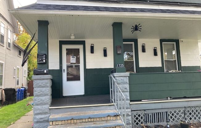 1725 Holmden Ave.