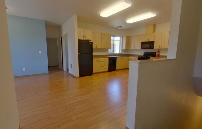 3 beds, 2 baths, 1,239 sqft, $2,475, Unit 18