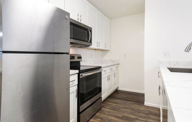1 MONTH FREE ~ Spacious 2BR in Ocean Beach w/ Parking