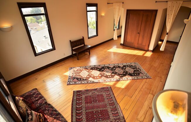 1p353 - 590 Merritt Avenue