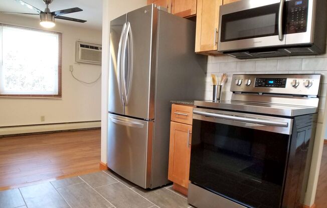 2 beds, 1 bath, 820 sqft, $1,350, Unit 60A-5