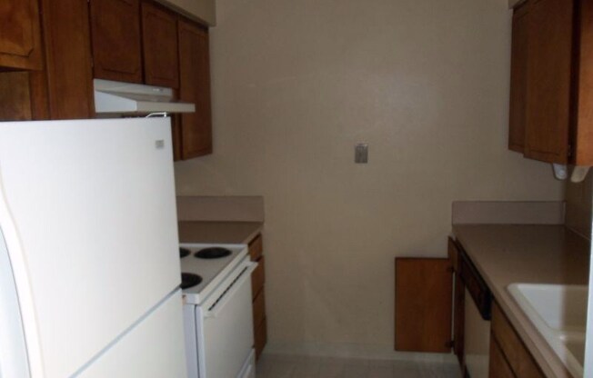 2 beds, 1 bath, 800 sqft, $1,595, Unit #04