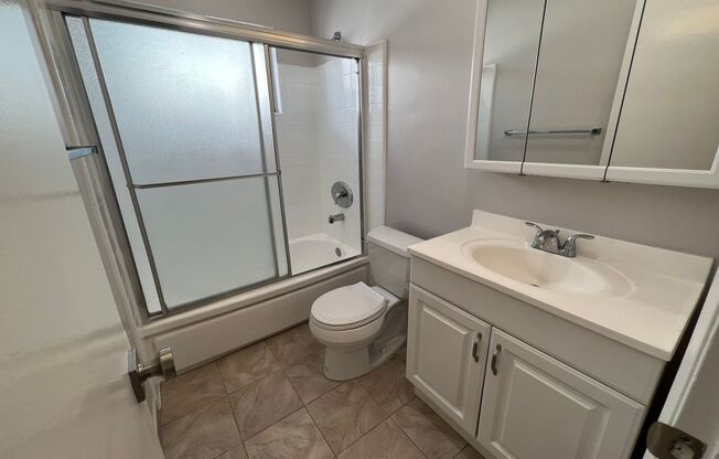 1 bed, 1 bath, $2,200, Unit #19