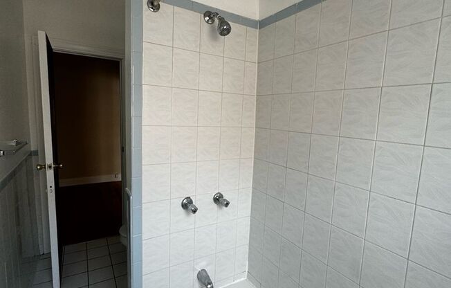 1 bed, 1 bath, 850 sqft, $1,600, Unit 4400-23