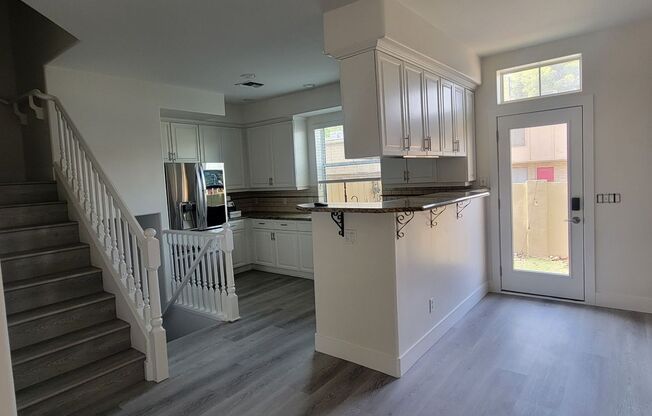 Historic Charm Meets Modern Luxury: Spacious 6-Bedroom Home in Maple Ash District